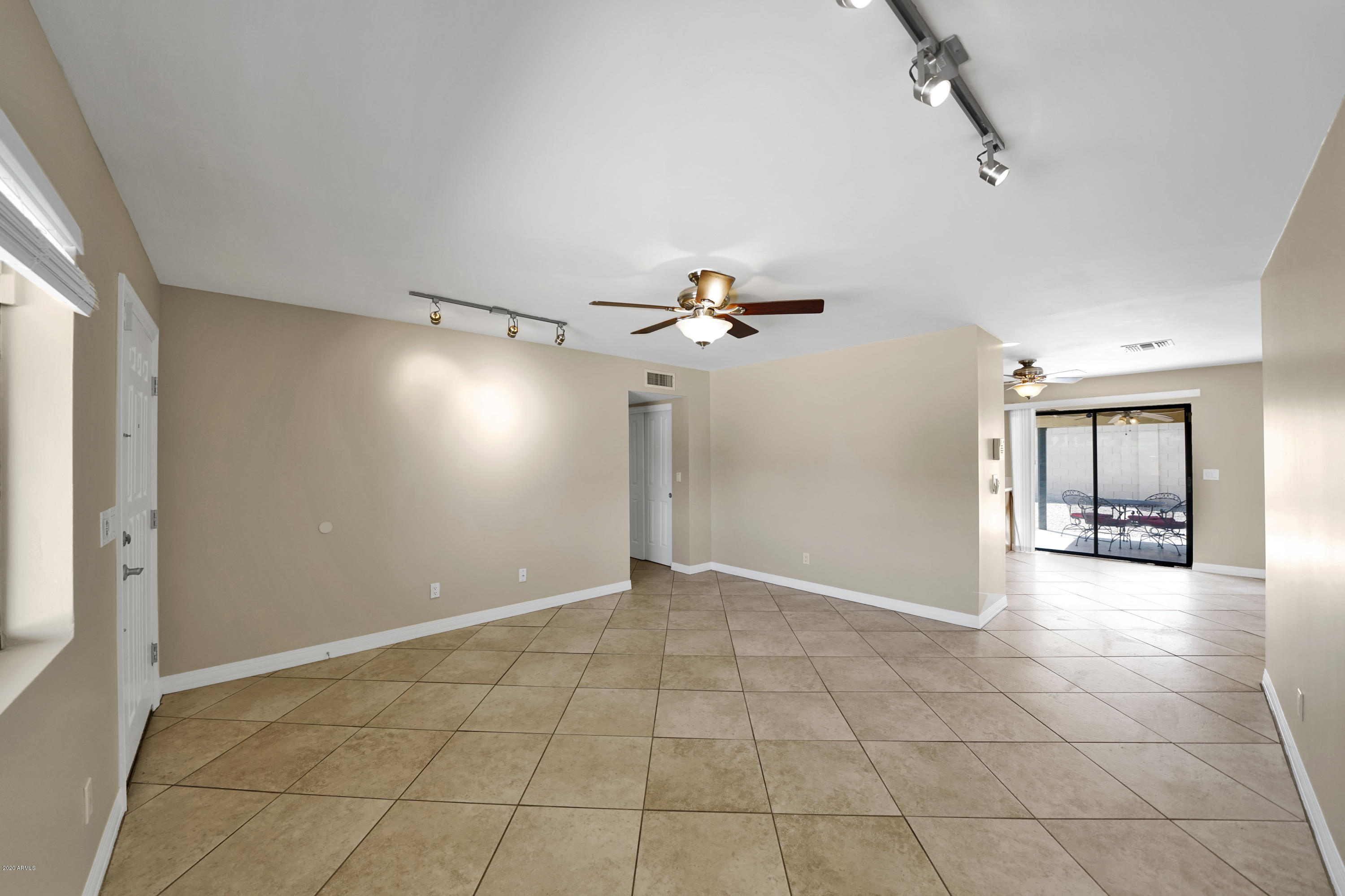 1931 East Presidio Road Phoenix, AZ 85022 - Photo 8 of 29 DSC08543
