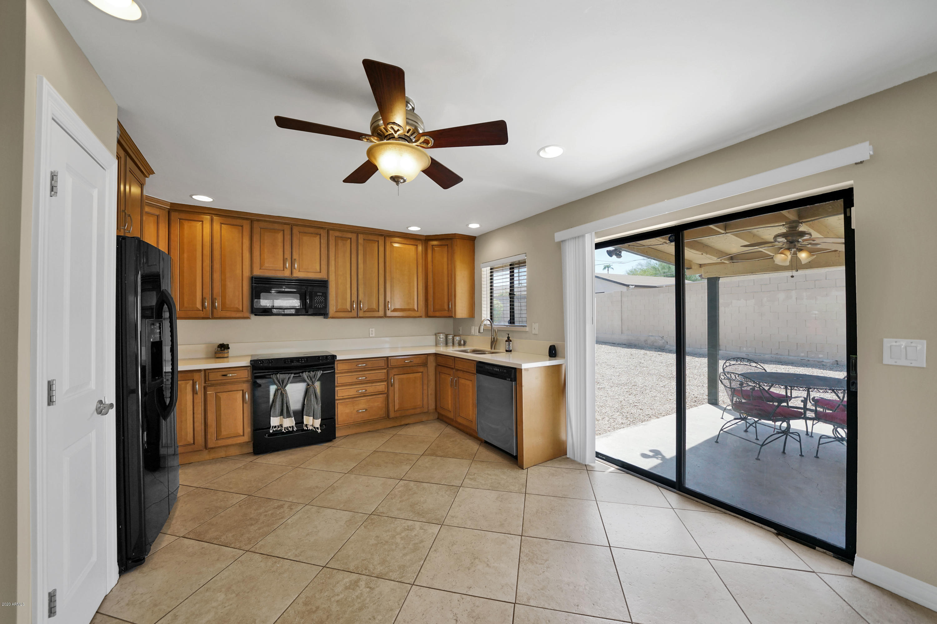 1931 East Presidio Road Phoenix, AZ 85022 - Photo 10 of 29 DSC08545