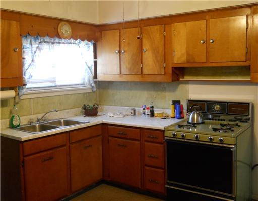 146 Orchard Street McKees Rocks, PA 15136 - Photo 3 of 10 Kitchen.