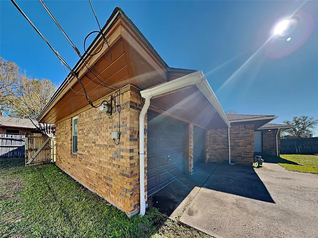 $1,554 | 649 West Main Street, Lancaster, TX 75146