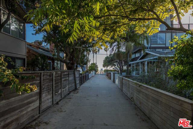 21 27th Avenue Venice, CA 90291 - Photo 4 of 37