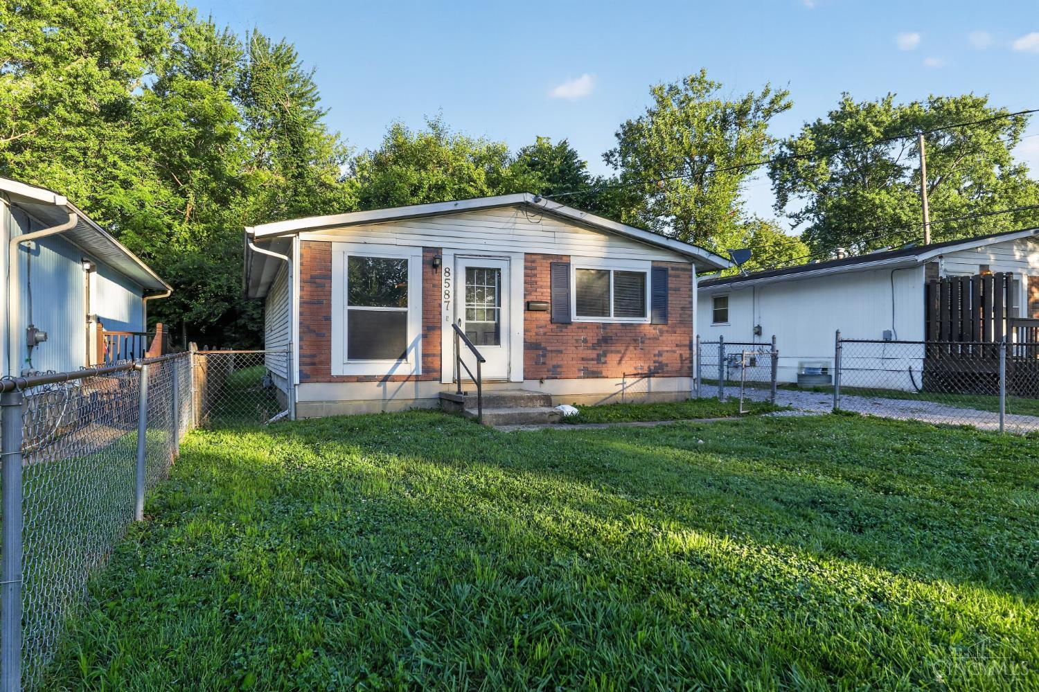 8587 Daly Road Cincinnati, OH 45231 - Photo 6 of 30