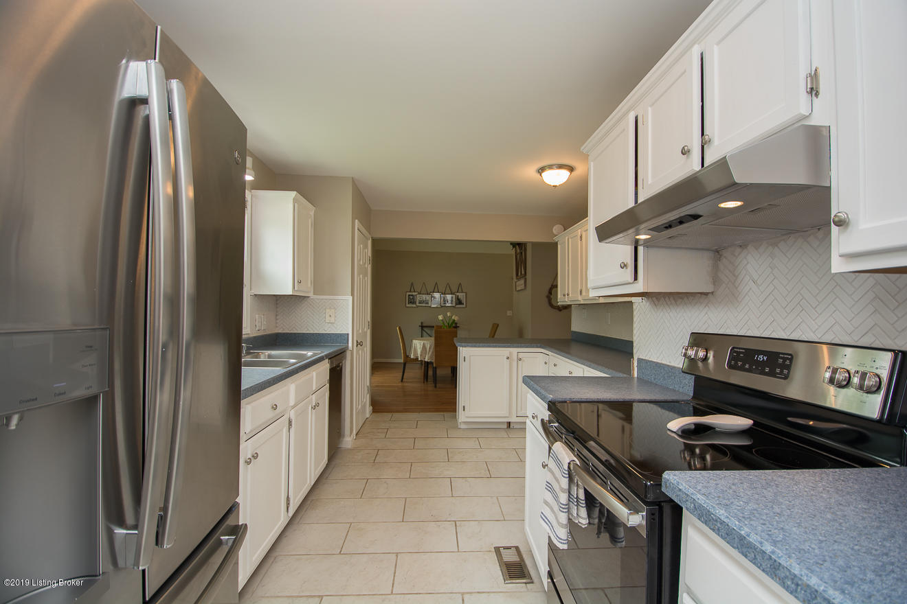 1007 Thorn Bush Road La Grange, KY 40031 - Photo 19 of 43 New appliances