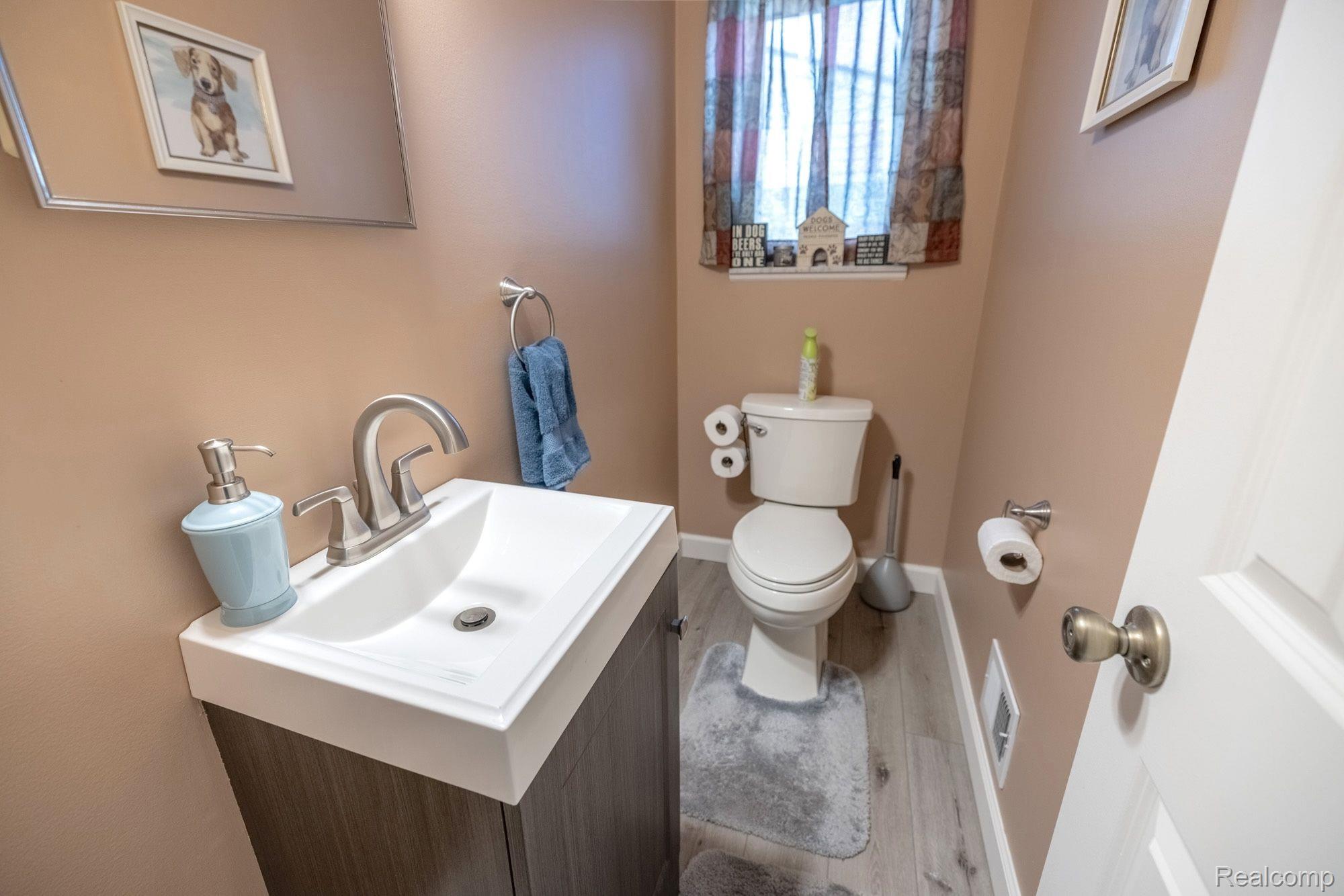 14045 Riga Livonia, MI 48154 - Photo 12 of 15 HALF BATH