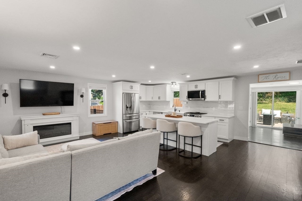 9 Beach Road Pembroke, MA 02359 - Photo 6 of 31 Gallery Image 6
