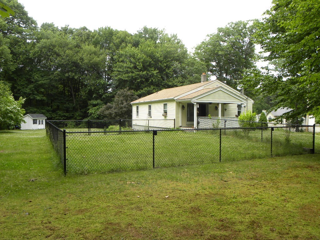 42 Daniels Road Charlton, MA 01507 - Photo 6 of 30 Gallery Image 6