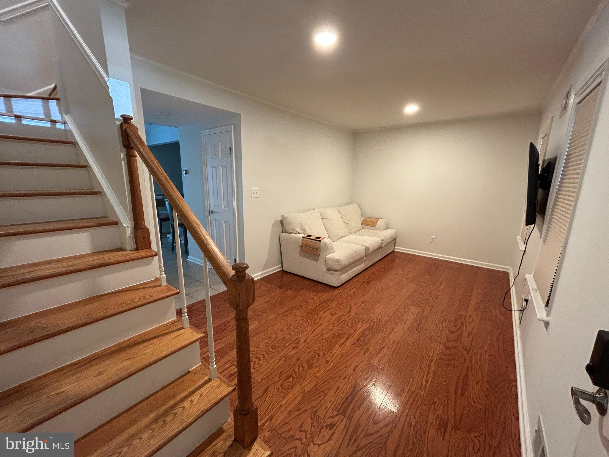1630 Dryden Way Crofton, MD 21114 - Photo 3 of 18 Gallery Image 3