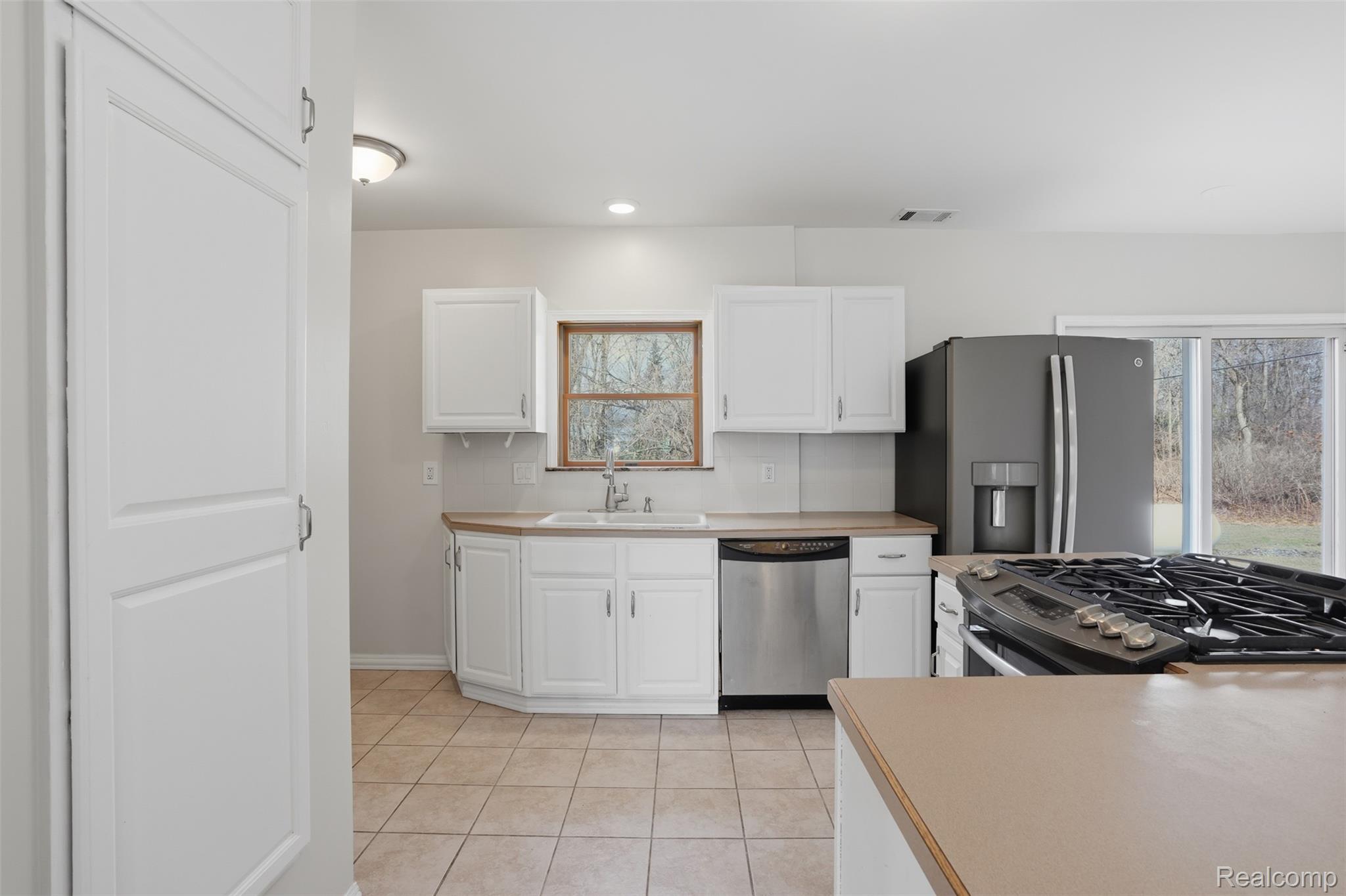 12913 9 Mile Road South Lyon, MI 48178 - Photo 16 of 57 12913 9 mile rd-15.jpg