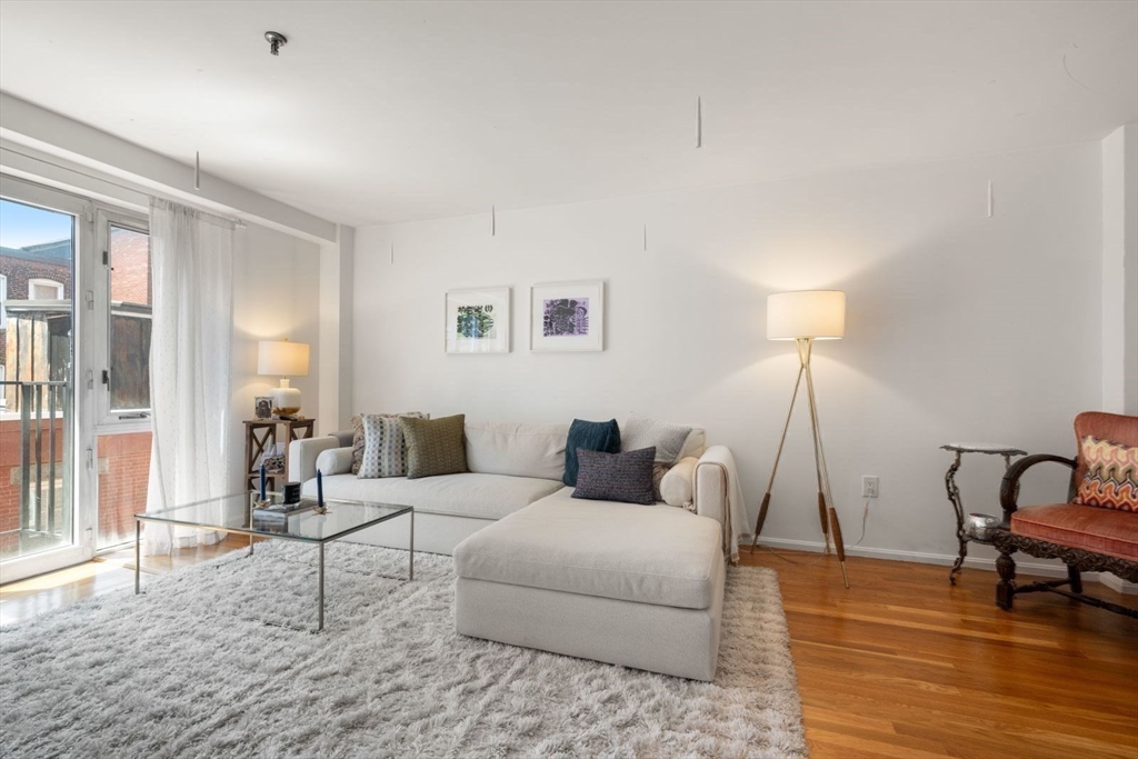 350 North Street, Unit 403 Boston, MA 02113 - Photo 4 of 31