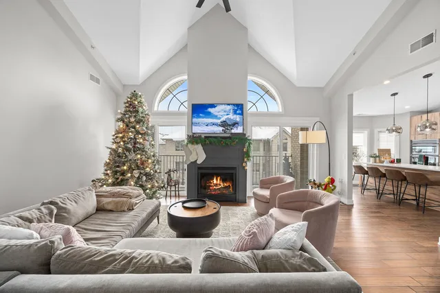 $359,999 | 11901 Windemere Court, Unit 404, Orland Park, IL 60467