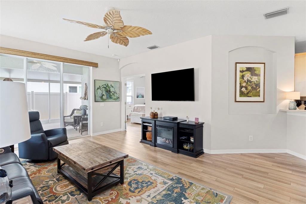 8557 Acorn Ridge Court Tampa, FL 33625 - Photo 7 of 48