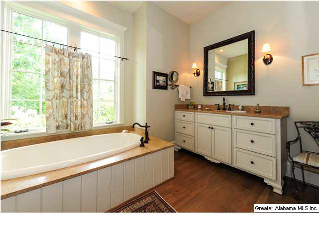20 Woodhill Road Birmingham, AL 35213 - Photo 15 of 32