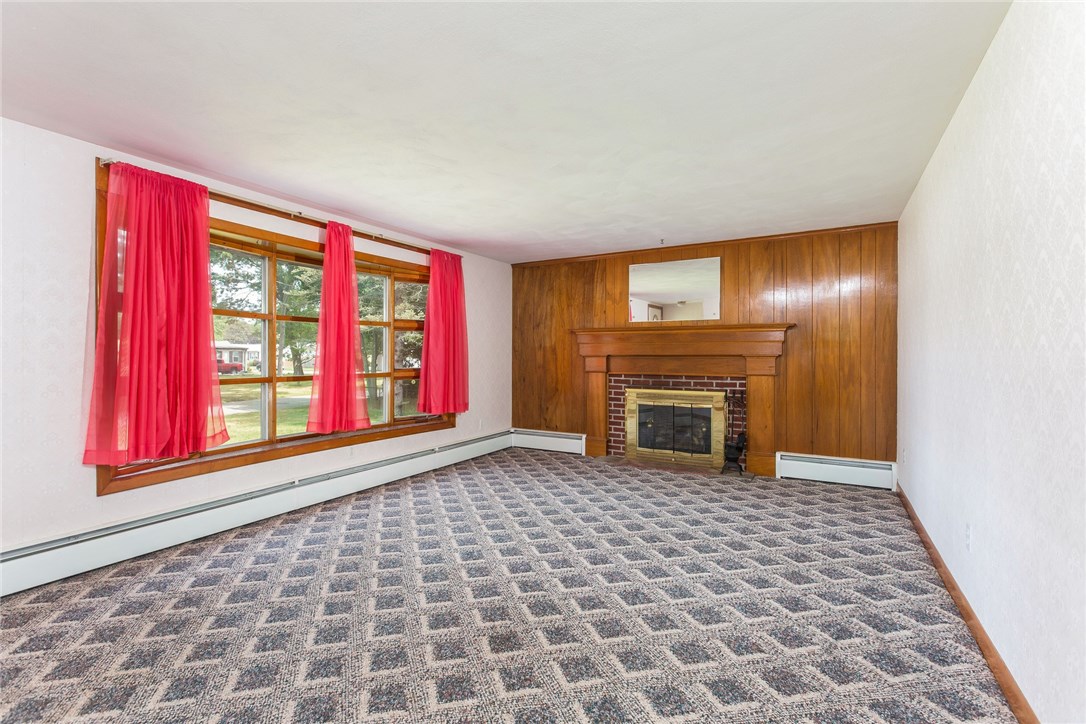 84 Rustic Way Warwick, RI 02886 - Photo 7 of 18 Living Room