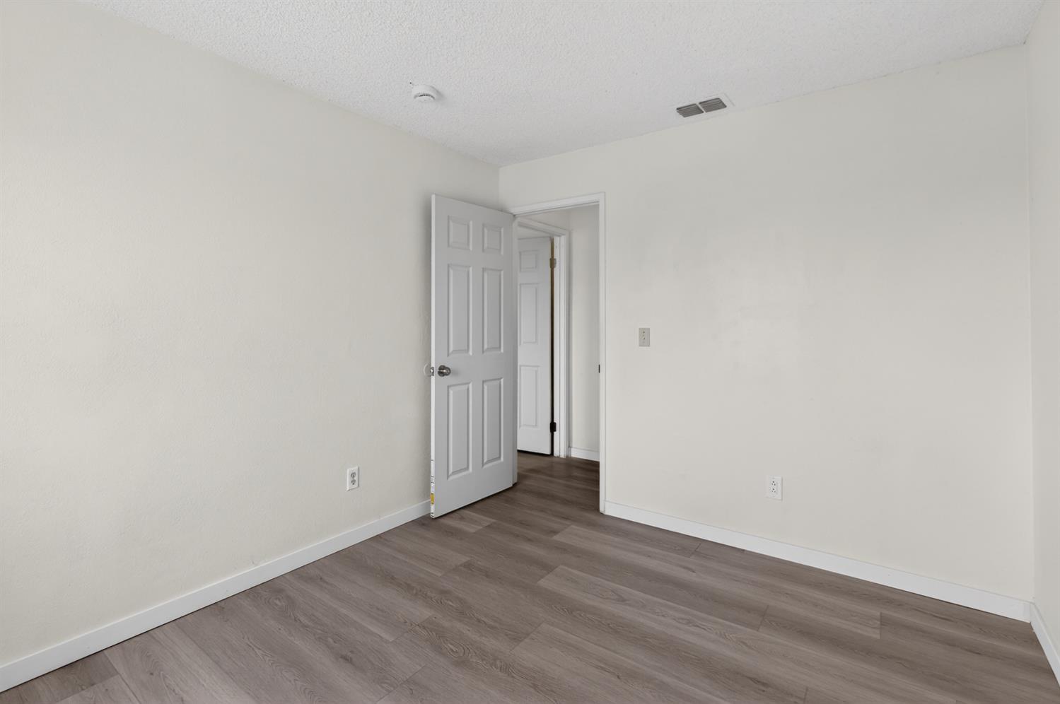 6701 Rancho Adobe Drive Sacramento, CA 95828 - Photo 32 of 57