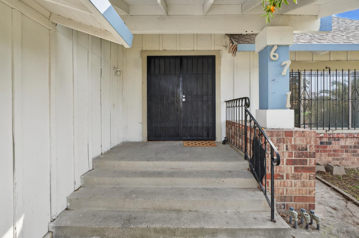 6701 Rancho Adobe Drive Sacramento, CA 95828 - Photo 5 of 57