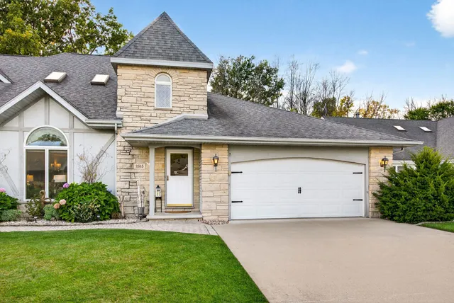 $399,900 | 2615 North Millbrook Road, Appleton, WI 54914