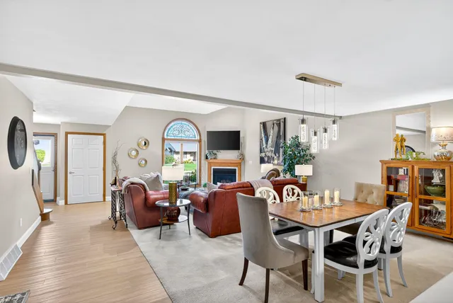 $399,900 | 2615 North Millbrook Road, Appleton, WI 54914