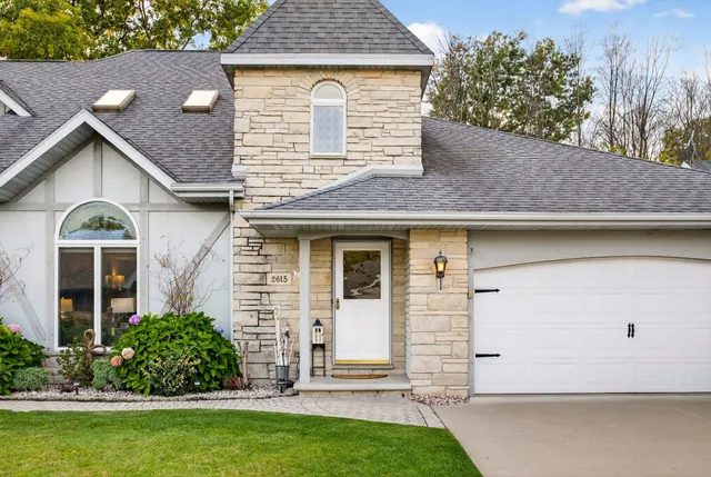 $399,900 | 2615 North Millbrook Road, Appleton, WI 54914