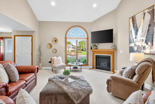 $399,900 | 2615 North Millbrook Road, Appleton, WI 54914