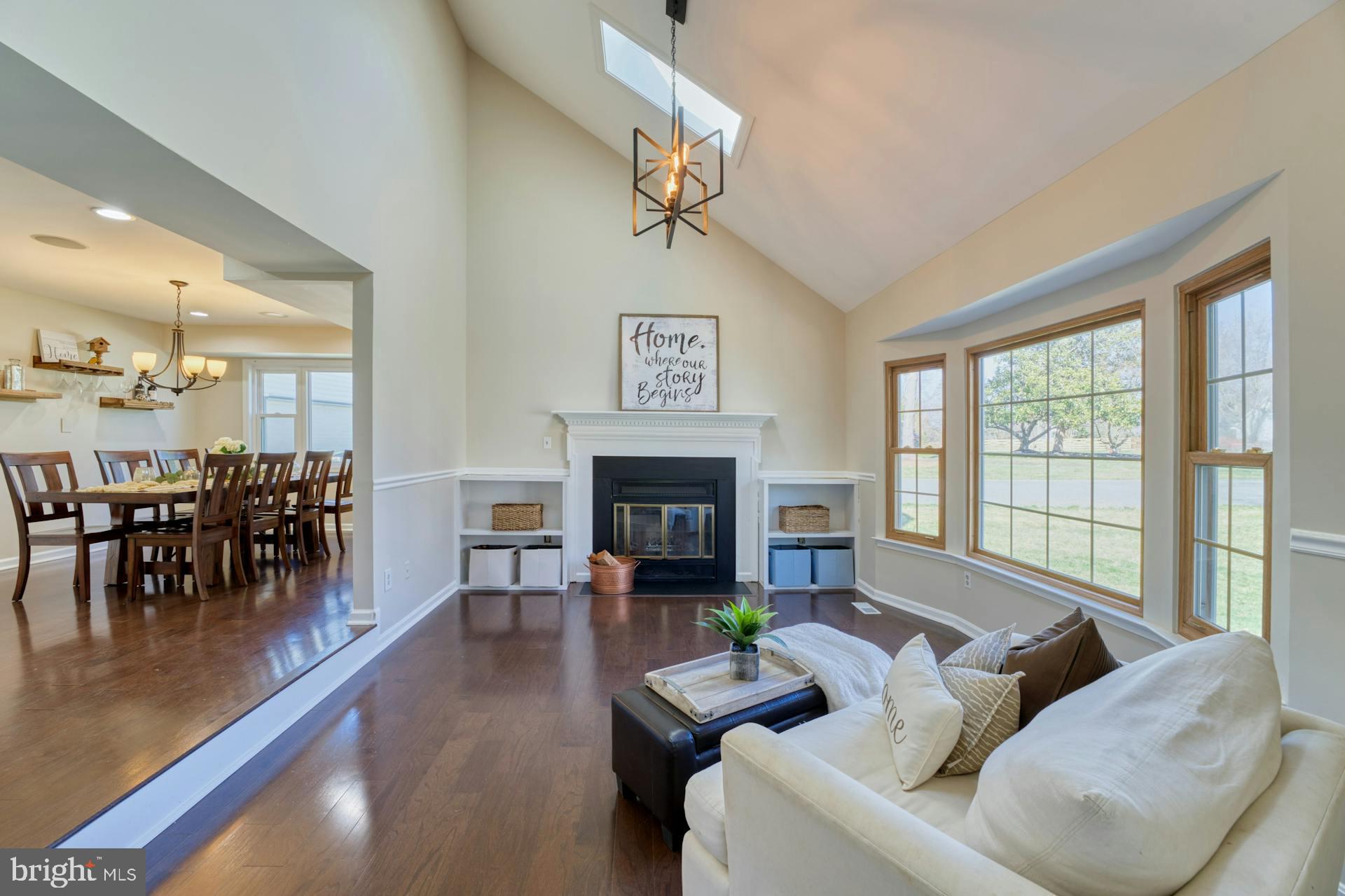 11055 Bishopsgate Court Reston, VA 20194 - Photo 3 of 31 SUNKEN LIVING ROOM