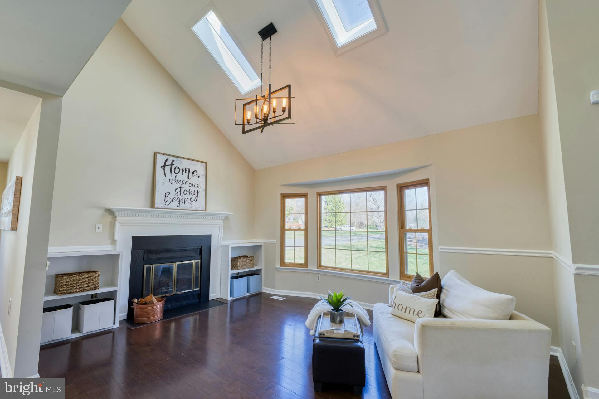 11055 Bishopsgate Court Reston, VA 20194 - Photo 4 of 31 WOODBURNING FIREPLACE & SKYLIGHTS