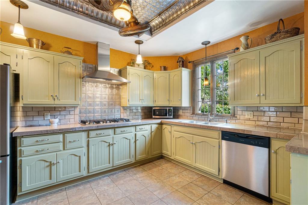 664 Hamilton Road Pittsburgh, PA 15205 - Photo 16 of 43 a kitchen with cabinets a sink and appliances