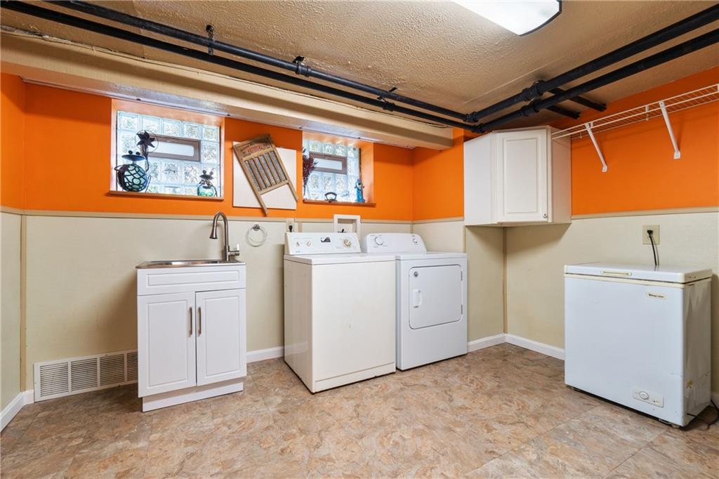 664 Hamilton Road Pittsburgh, PA 15205 - Photo 33 of 43 a utility room with dryer and washer
