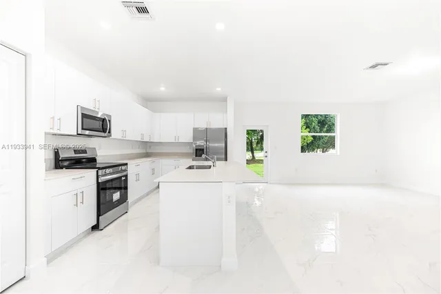 $3,300 | 2209 Southeast 30th Street, Homestead, FL 33035