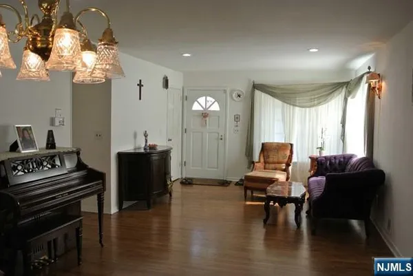 $4,200 | 25 Glenview Terrace, Cresskill, NJ 07626