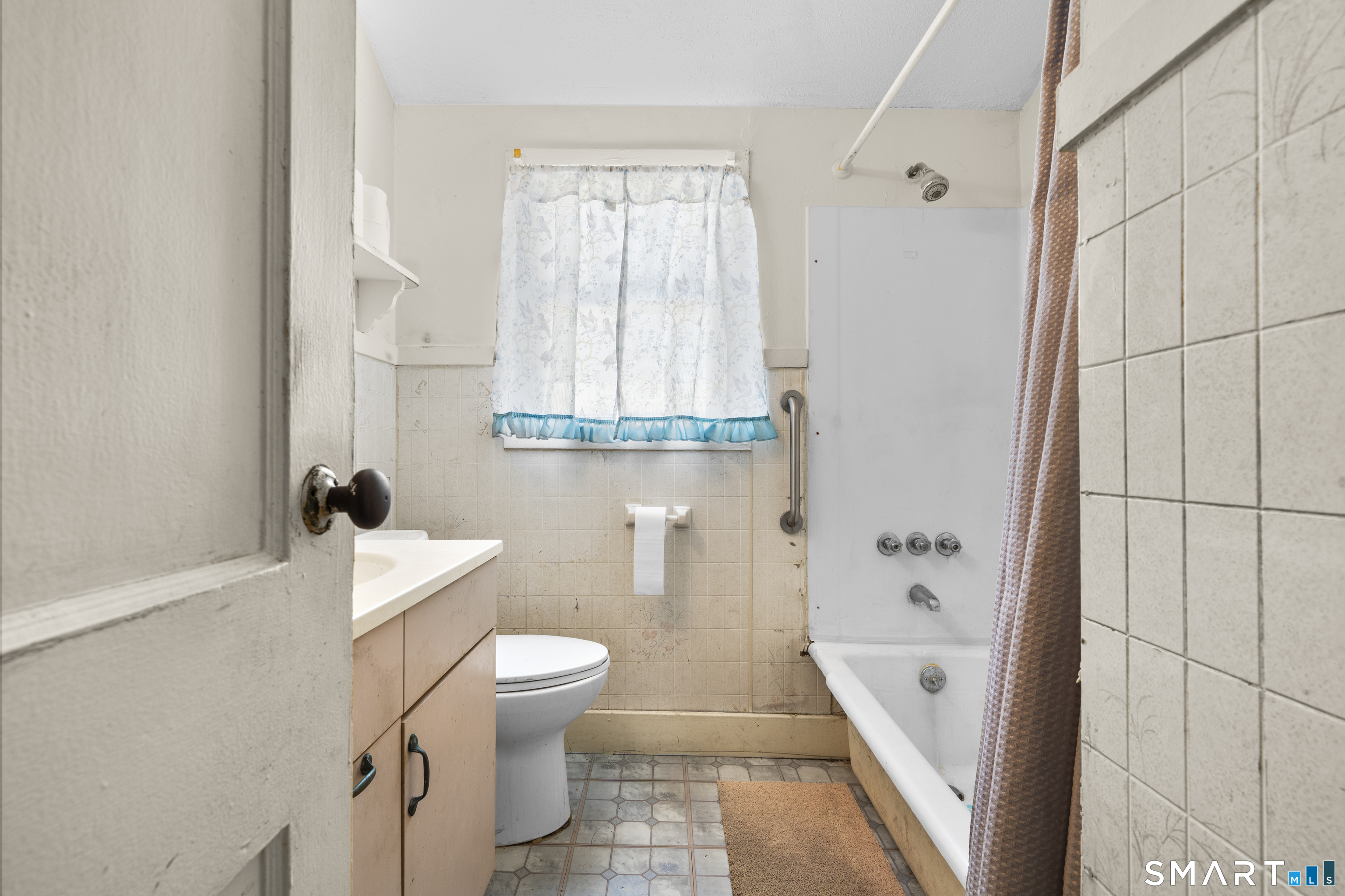 22 Tyler Circle Manchester, CT 06040 - Photo 20 of 27 a bathroom with a toilet a sink and a bathtub