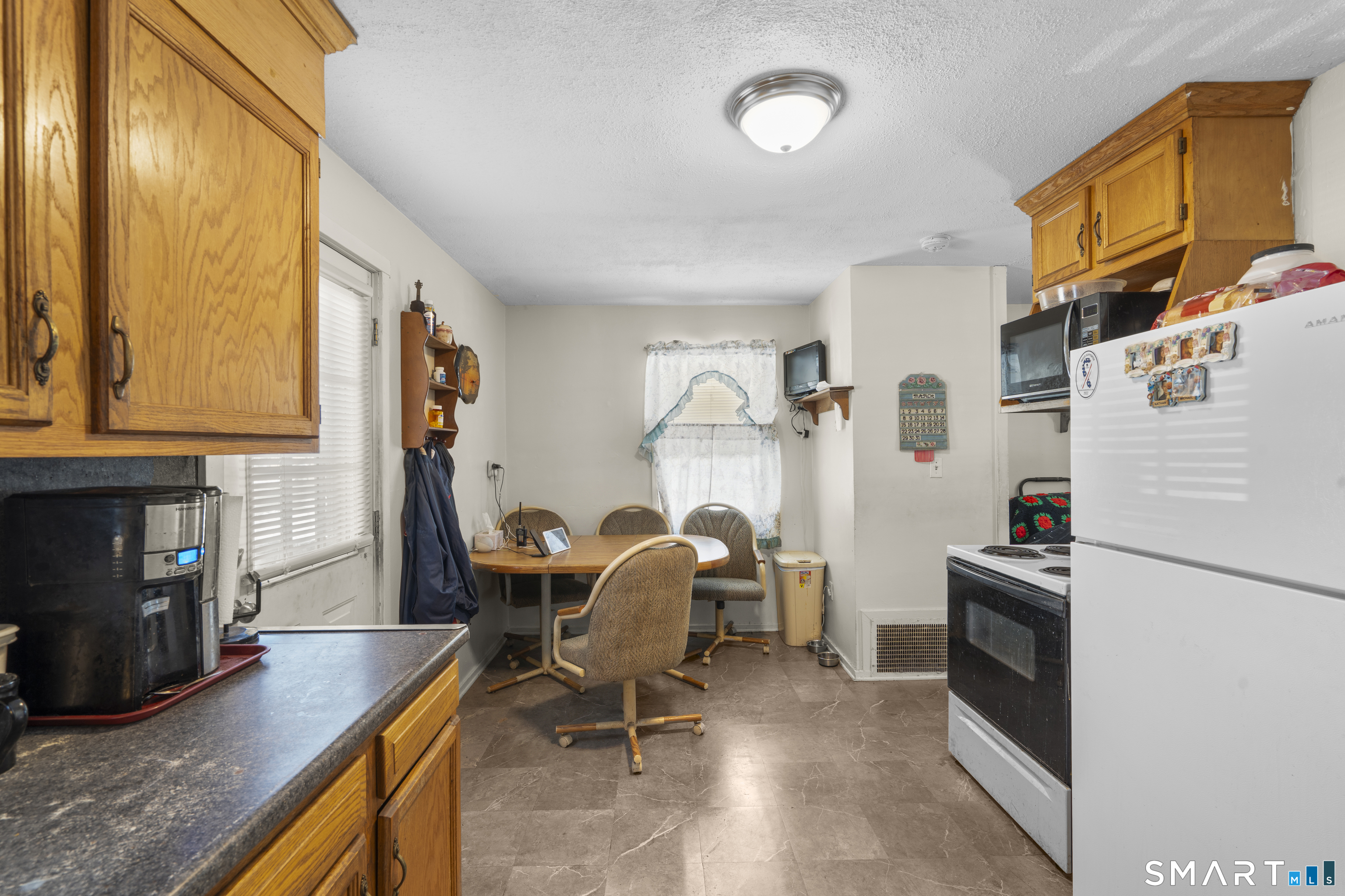 22 Tyler Circle Manchester, CT 06040 - Photo 7 of 27