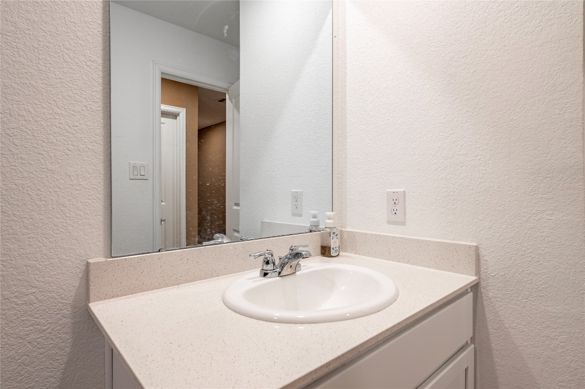 269 Bennett Street Angleton, TX 77515 - Photo 13 of 27