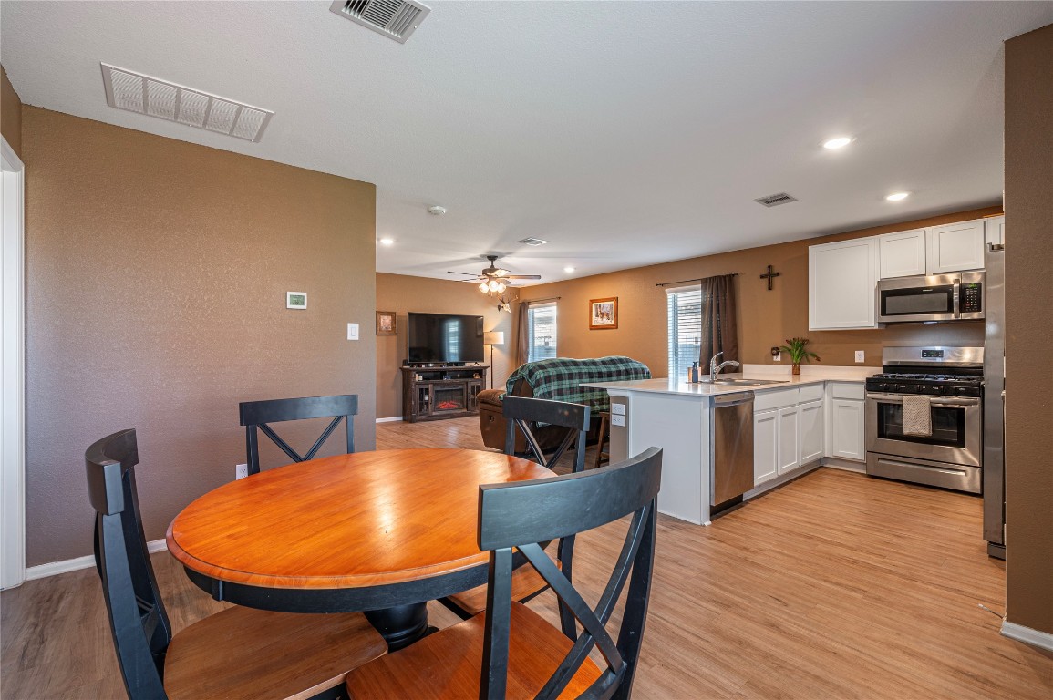 269 Bennett Street Angleton, TX 77515 - Photo 5 of 27