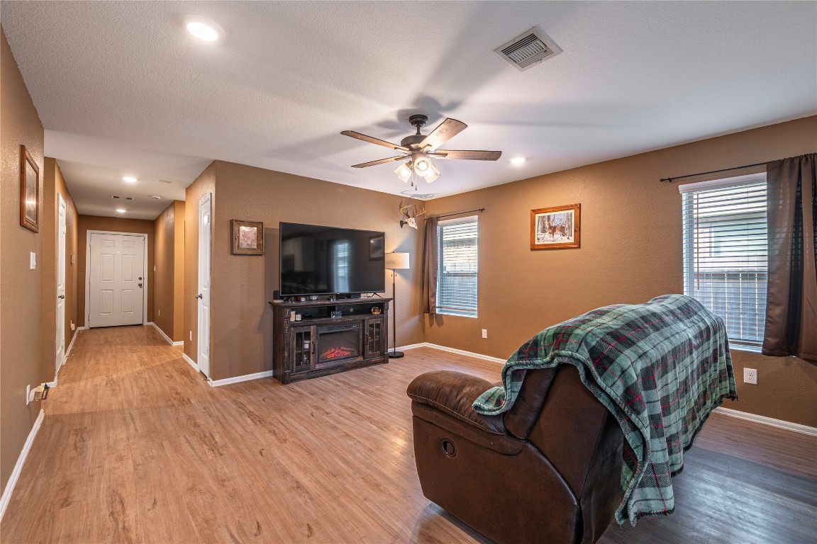 269 Bennett Street Angleton, TX 77515 - Photo 8 of 27