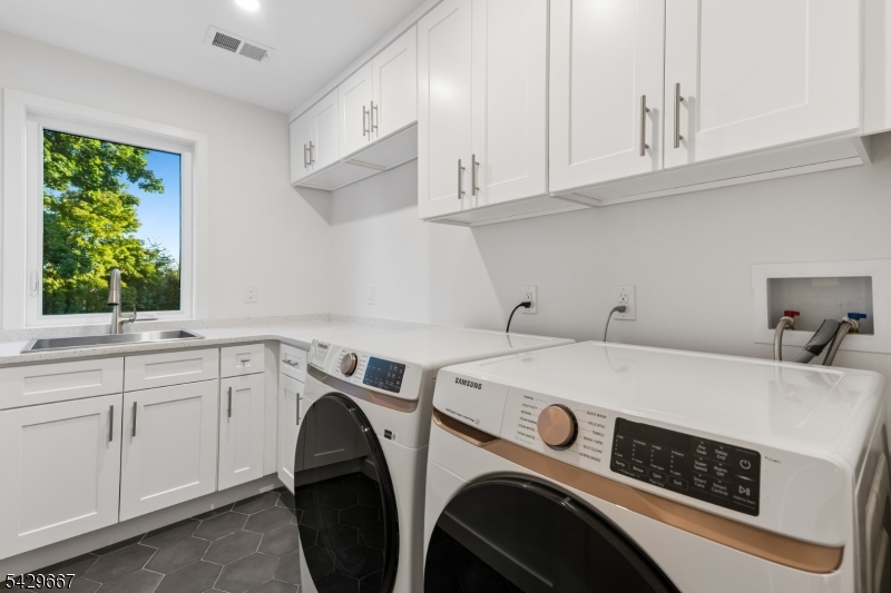 22 Reeve Circle Millburn, NJ 07041 - Photo 33 of 45 Gallery Image 33