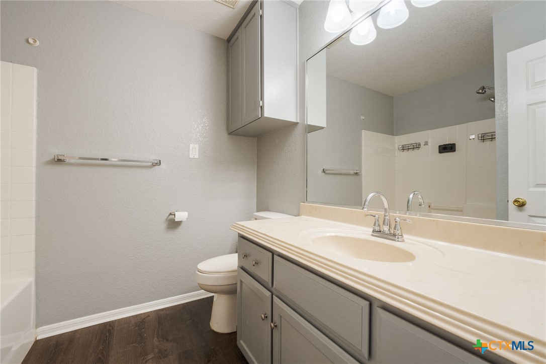 2600 Pecan Creek Road Killeen, TX 76549 - Photo 22 of 46 Hall bath