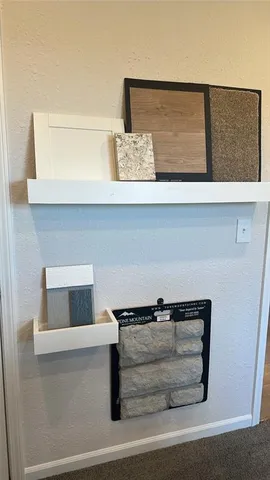 $292,520 | 494 Valley View Drive, Tonganoxie, KS 66086