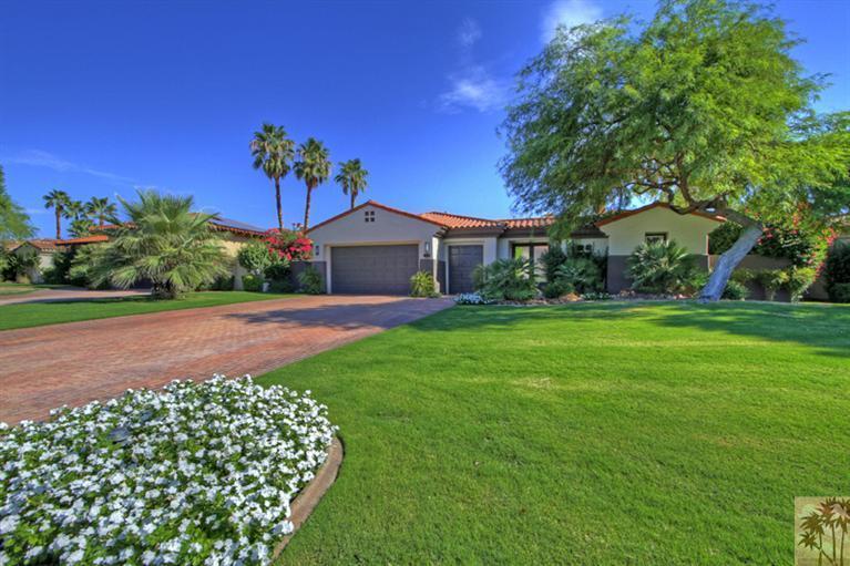 124 Loch Lomond Road Rancho Mirage, CA 92270 - Photo 4 of 25 a front view of a house with a yard