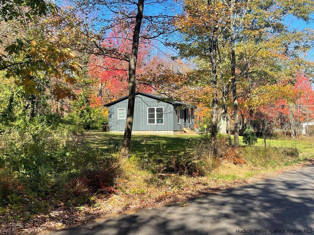 44 Dellenbaugh Road Cragsmoor, NY 12566 - Photo 12 of 12 a backyard of a house