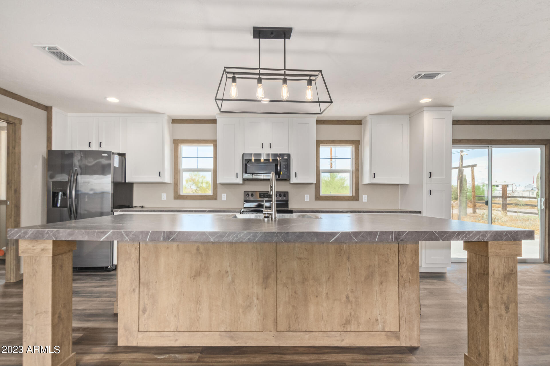 262 South Cactus Road Apache Junction, AZ 85119 - Photo 11 of 32 11 - Cactus