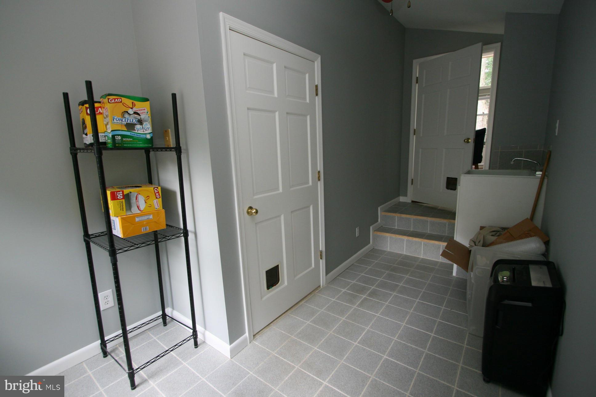 9401 North Penfield Road Columbia, MD 21045 - Photo 16 of 28 Huge mud room
