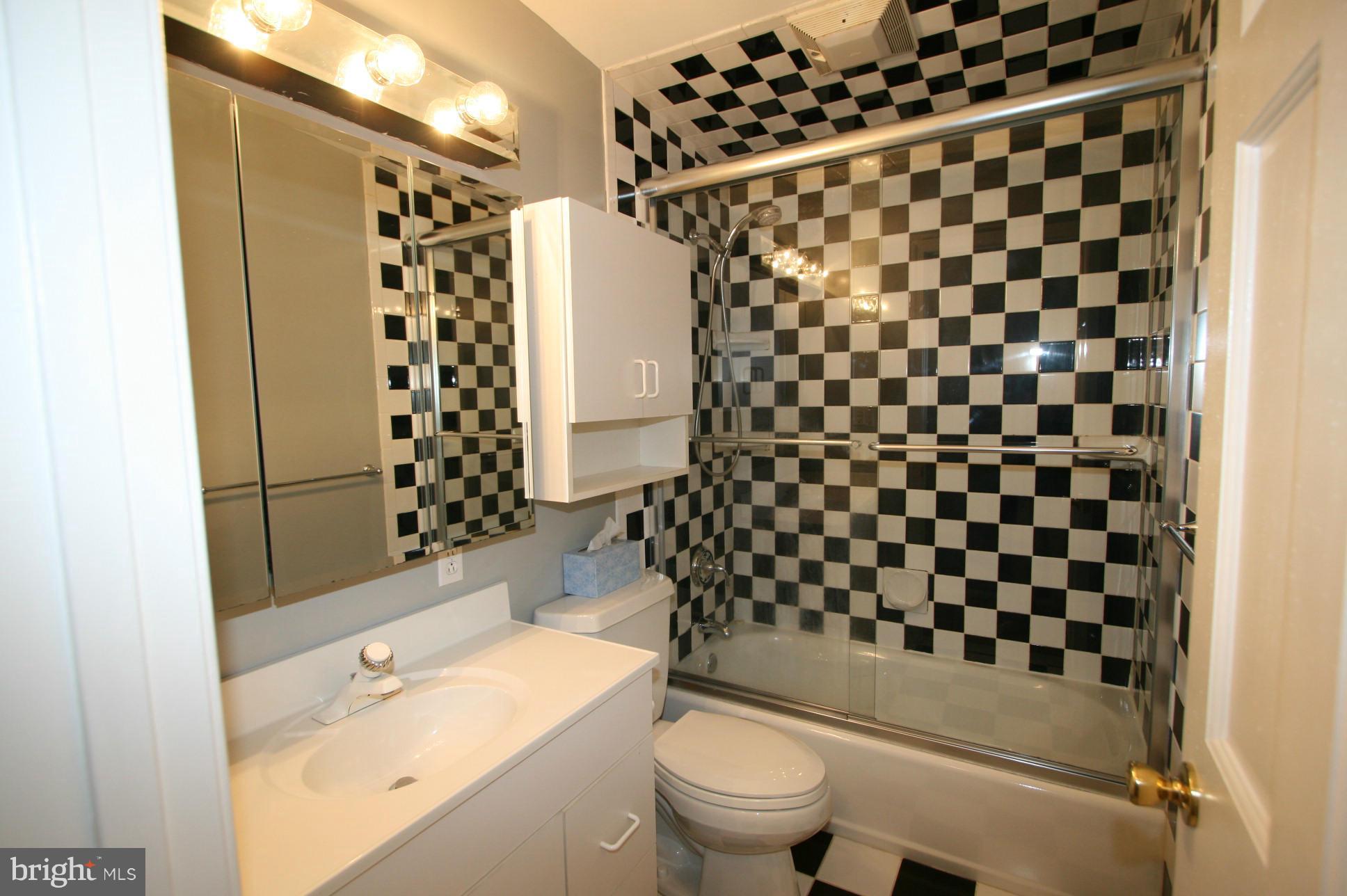 9401 North Penfield Road Columbia, MD 21045 - Photo 21 of 28 Bath
