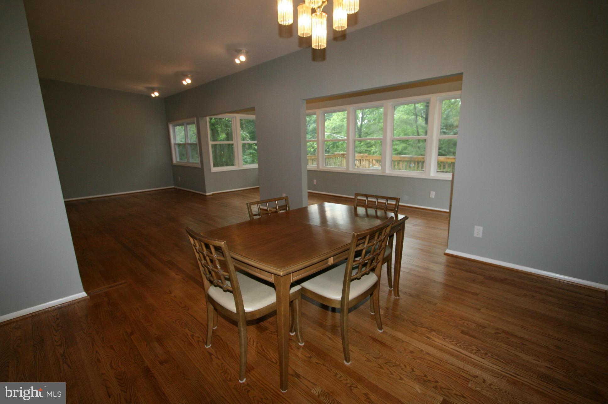 9401 North Penfield Road Columbia, MD 21045 - Photo 4 of 28 Dining Room/living room