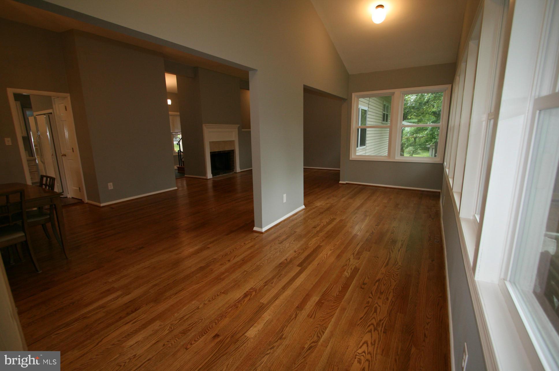 9401 North Penfield Road Columbia, MD 21045 - Photo 8 of 28 Living Room/sunroom