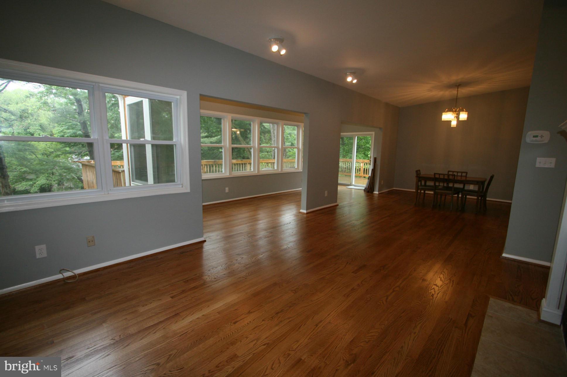 9401 North Penfield Road Columbia, MD 21045 - Photo 9 of 28 Living Room