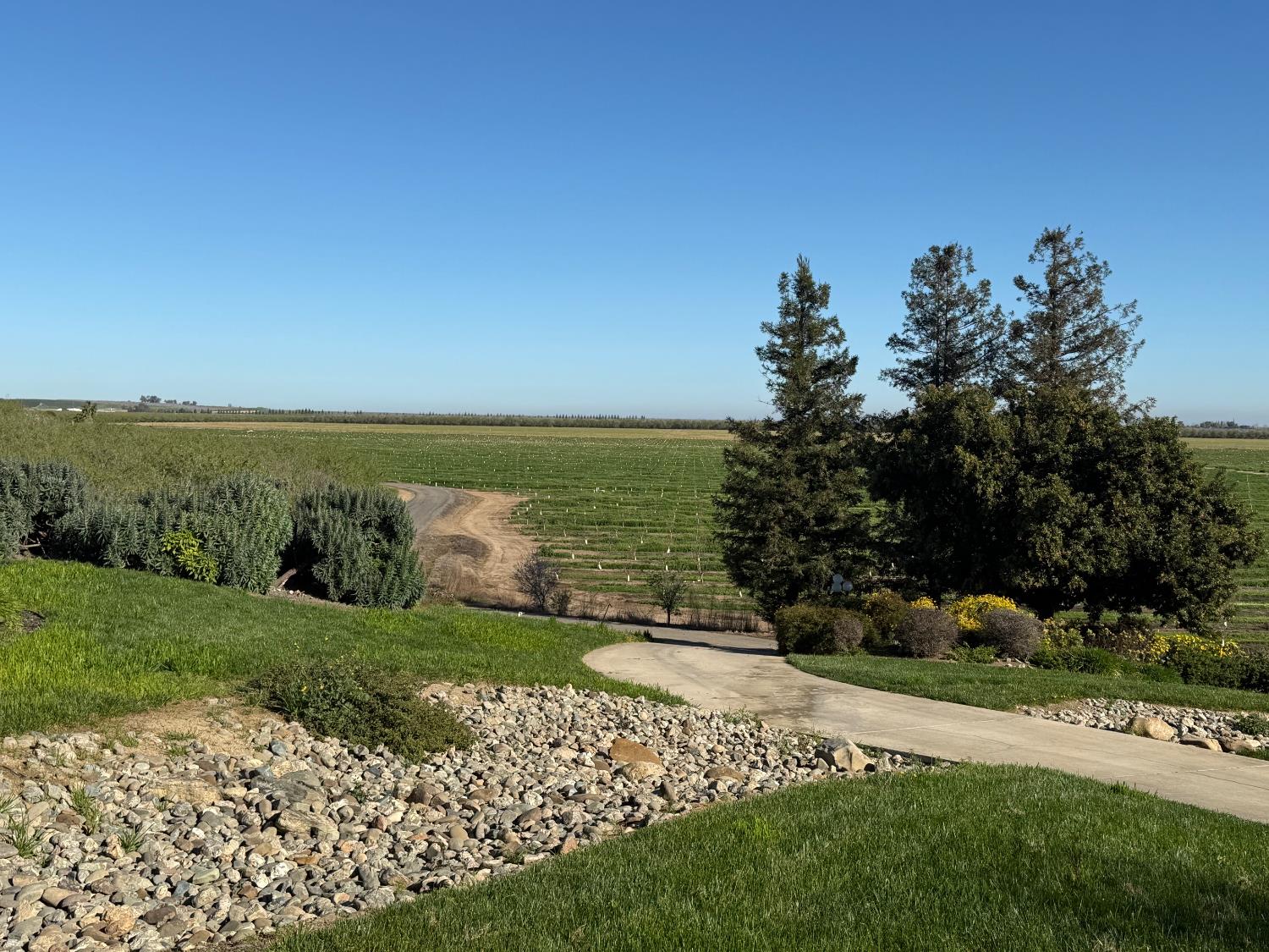 4060 Orestimba Road Newman, CA 95360 - Photo 22 of 46 a view of a ocean with a big yard