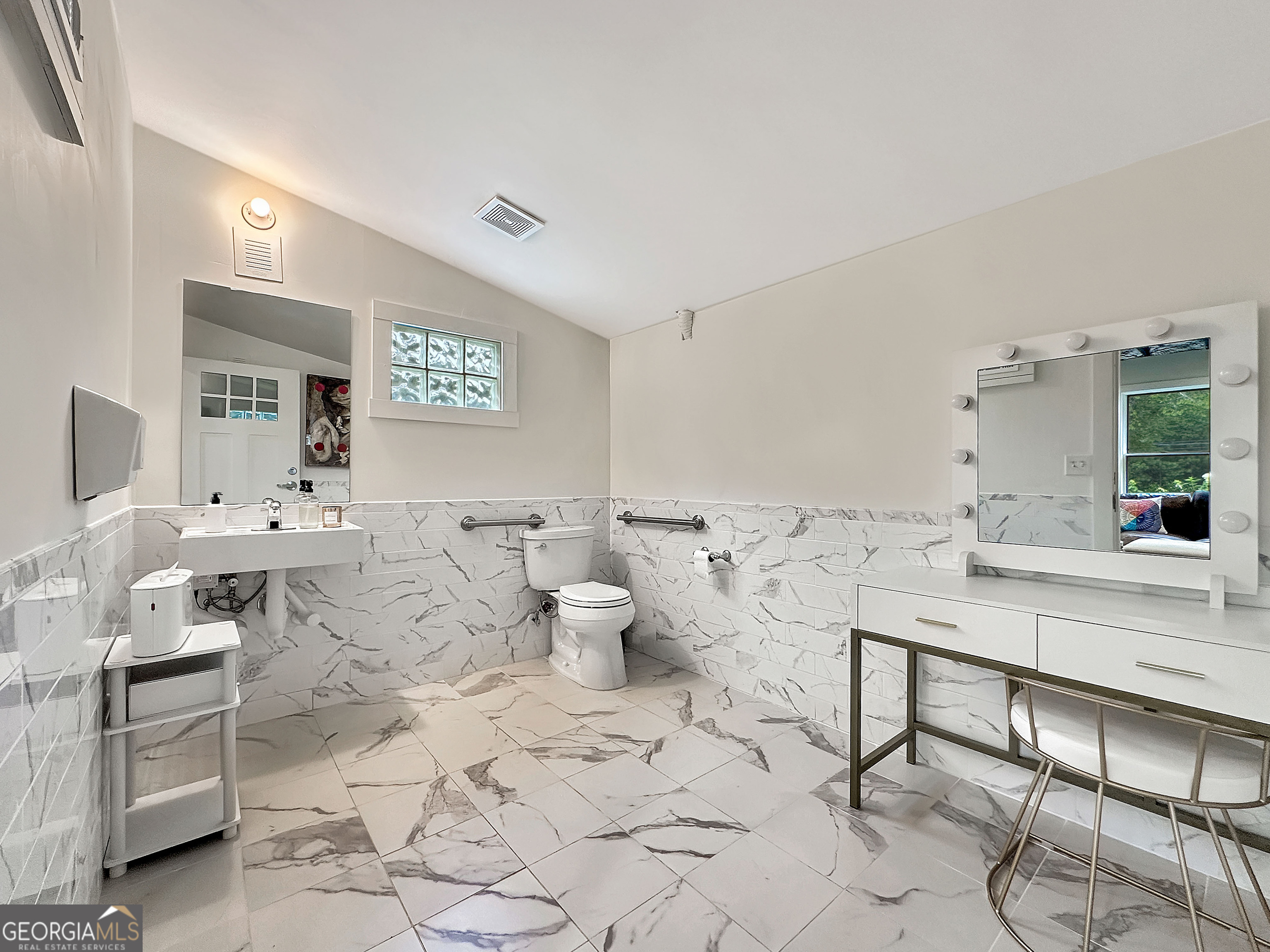 8400 Atlanta Newnan Road Chattahoochee Hills, GA 30268 - Photo 19 of 30 a living room with furniture and a table