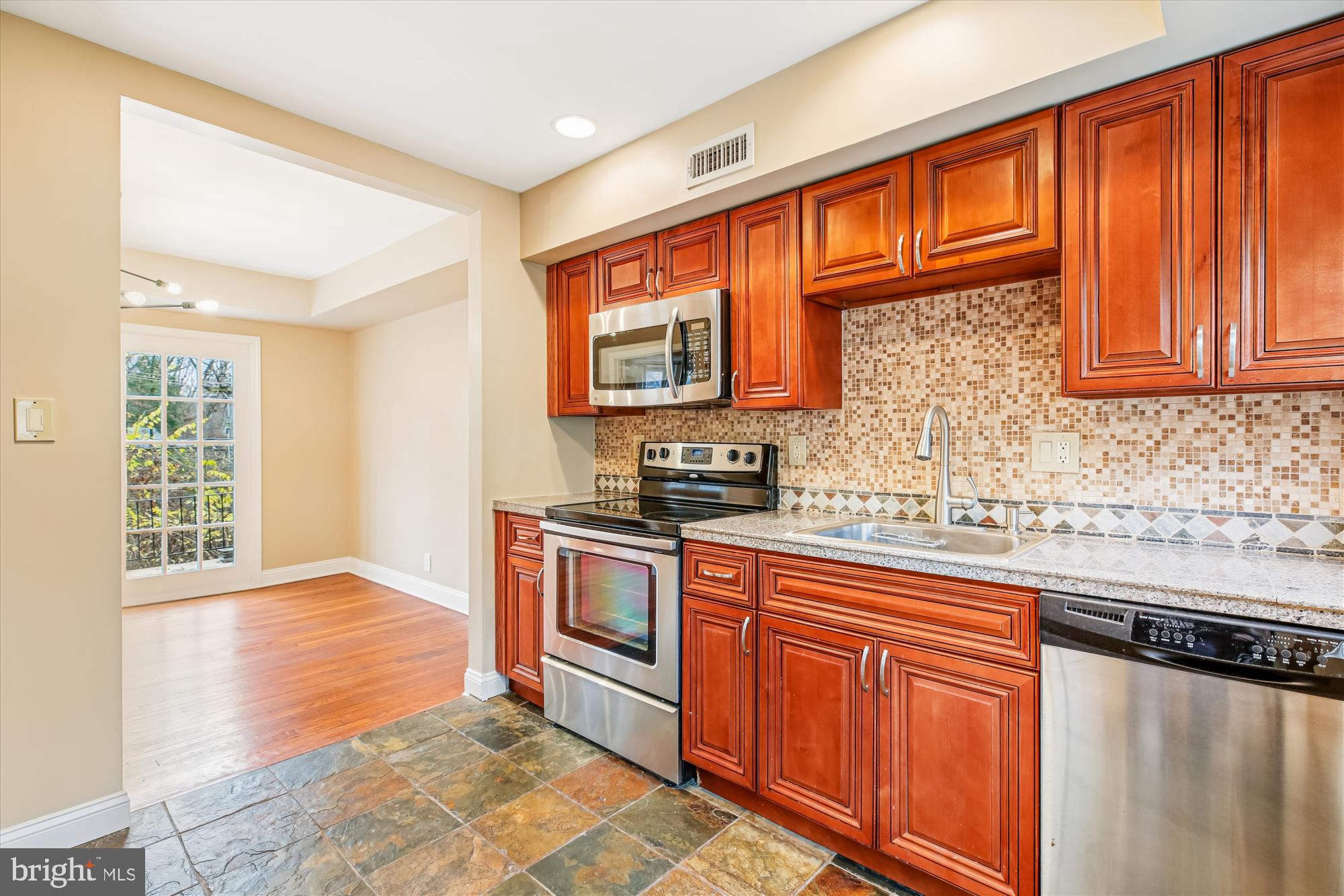 8629 Geren Road, Unit 293 Silver Spring, MD 20901 - Photo 15 of 45 Kitchen