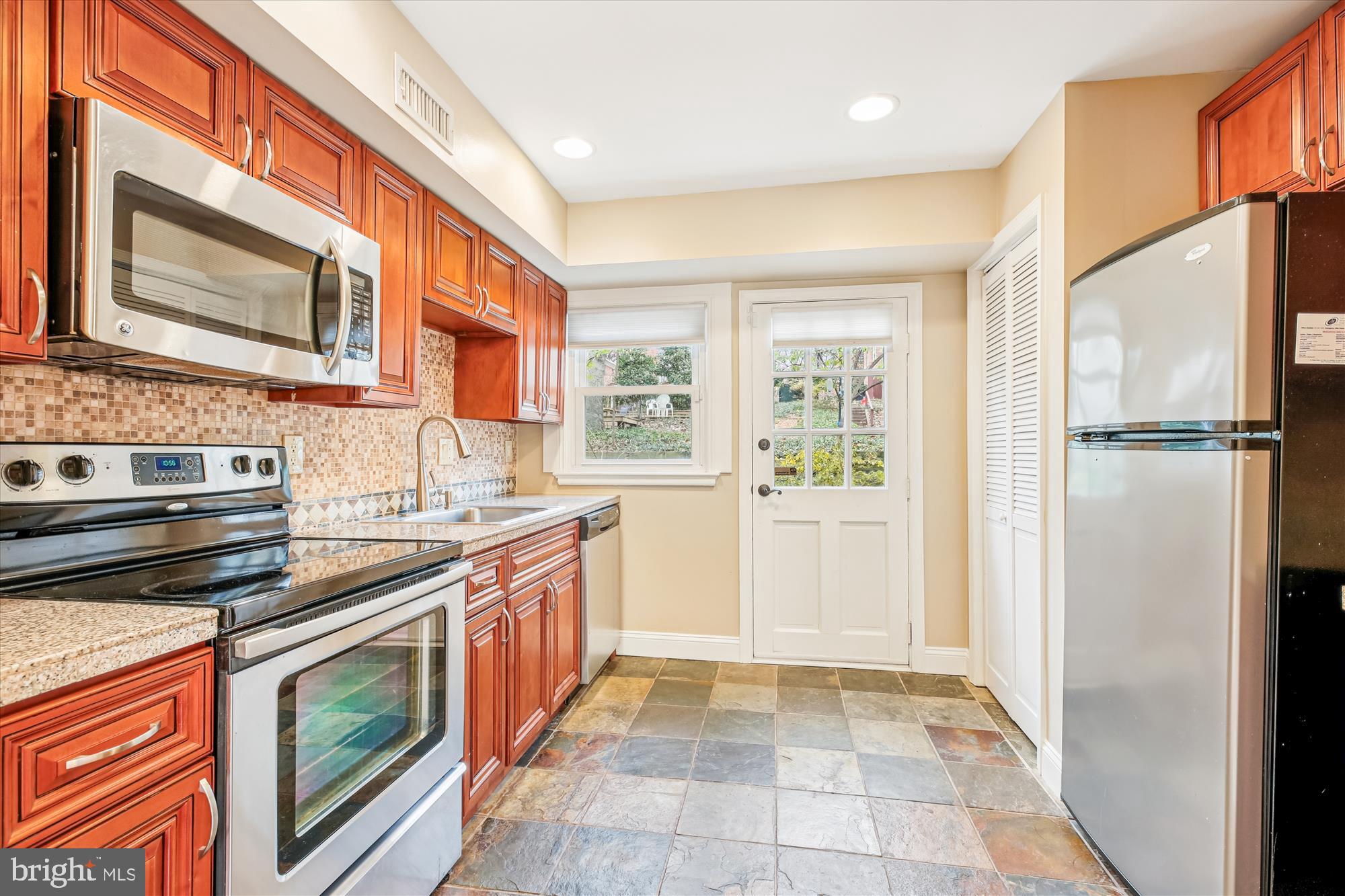 8629 Geren Road, Unit 293 Silver Spring, MD 20901 - Photo 16 of 45 Kitchen