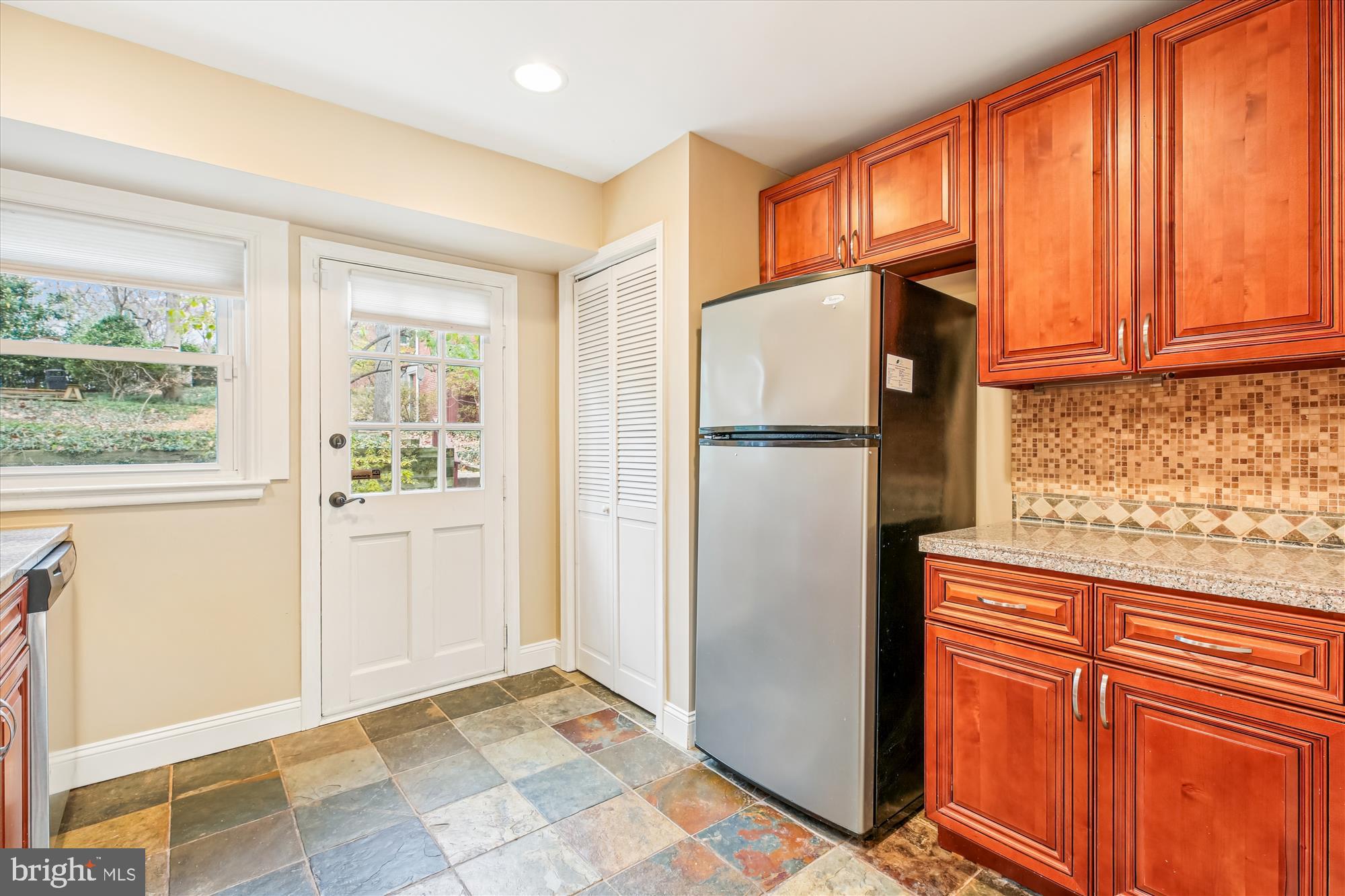 8629 Geren Road, Unit 293 Silver Spring, MD 20901 - Photo 17 of 45 Kitchen